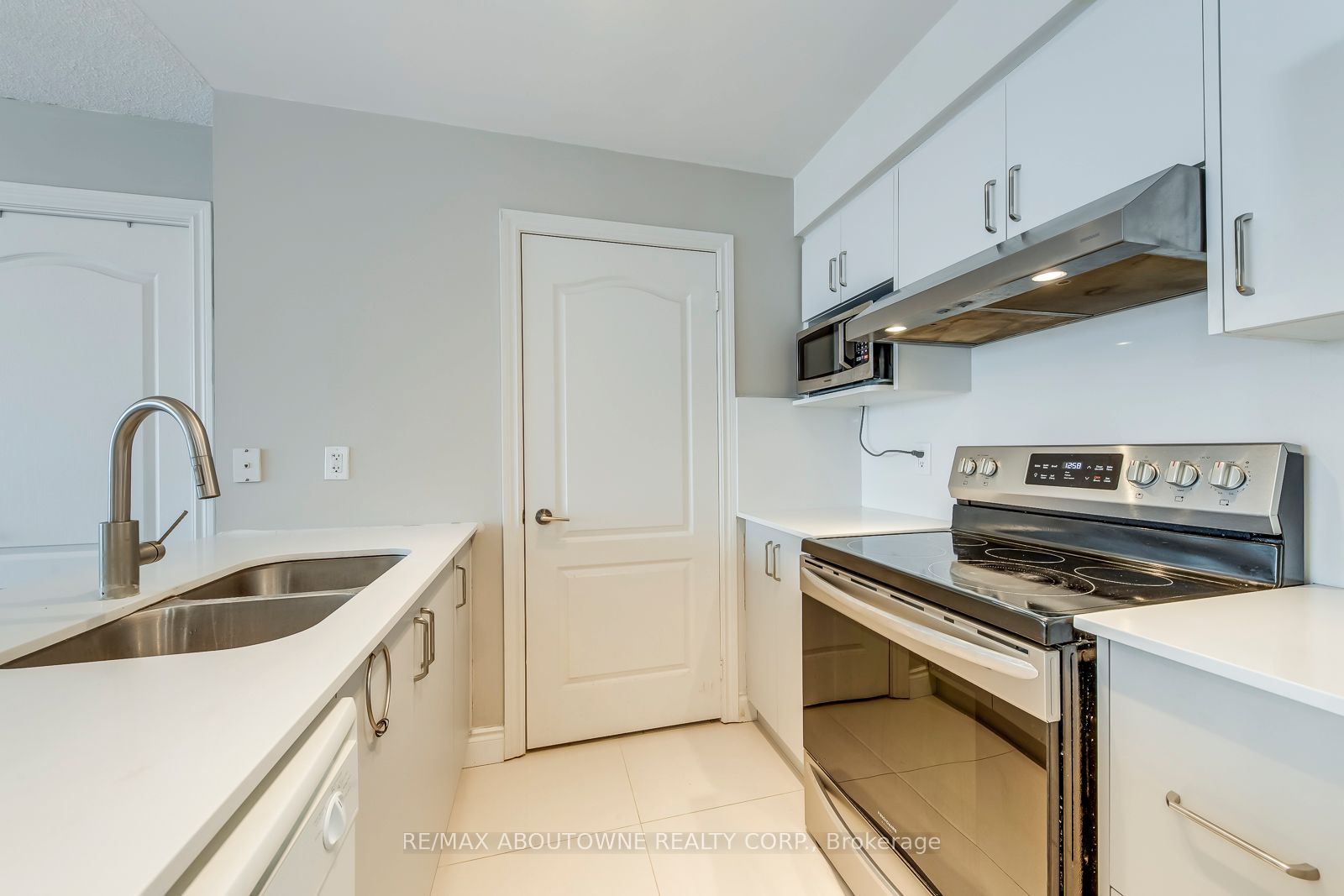 07 – 60 Brian Harrison Way, Toronto E09 ‣ E12727028 07 – 60 Brian Harrison Way, Toronto E09 ‣ E12727028