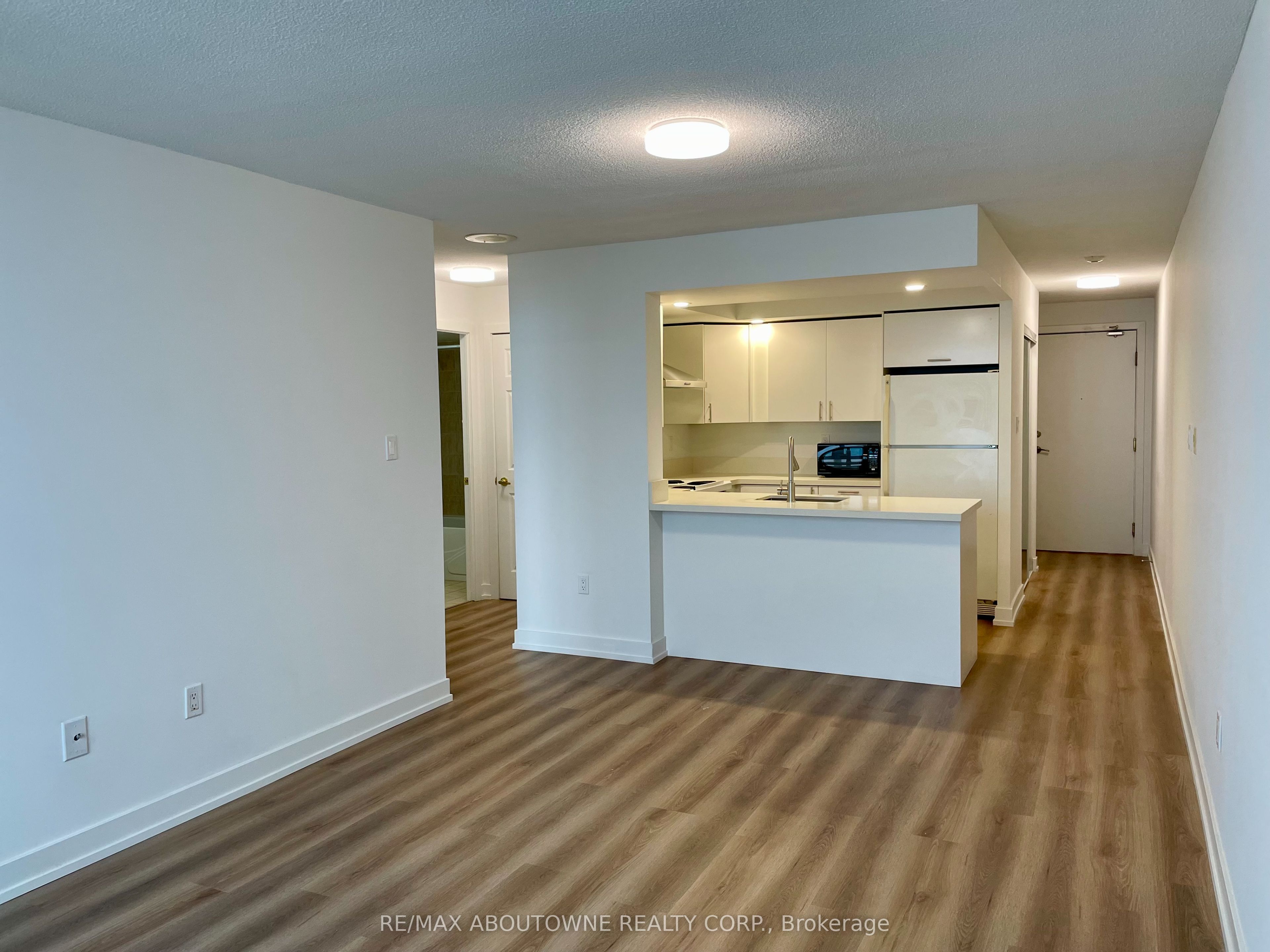 13 – 125 Omni Drive, Toronto E09 ‣ E12827292 13 – 125 Omni Drive, Toronto E09 ‣ E12827292