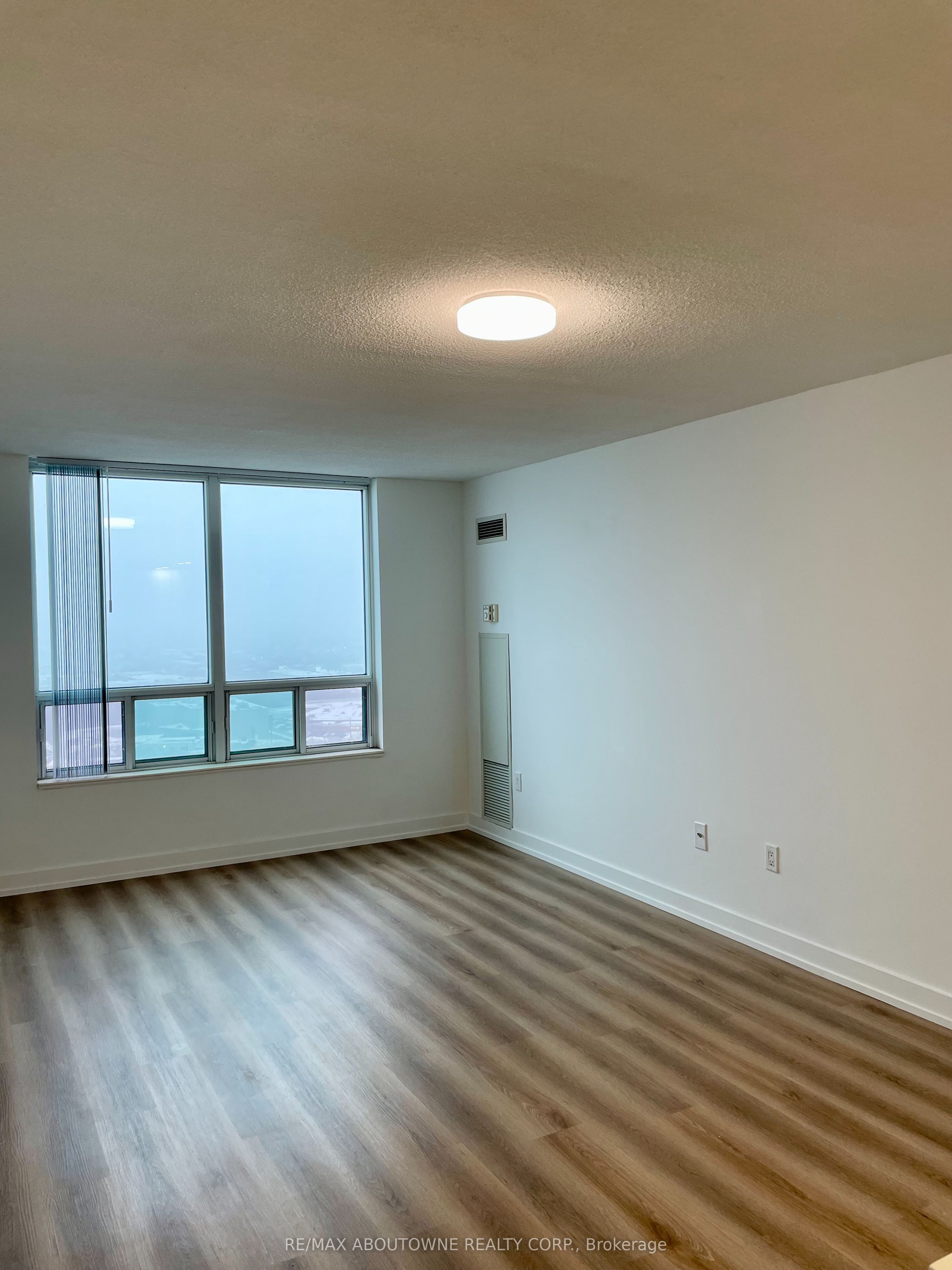 13 – 125 Omni Drive, Toronto E09 ‣ E12827292 13 – 125 Omni Drive, Toronto E09 ‣ E12827292