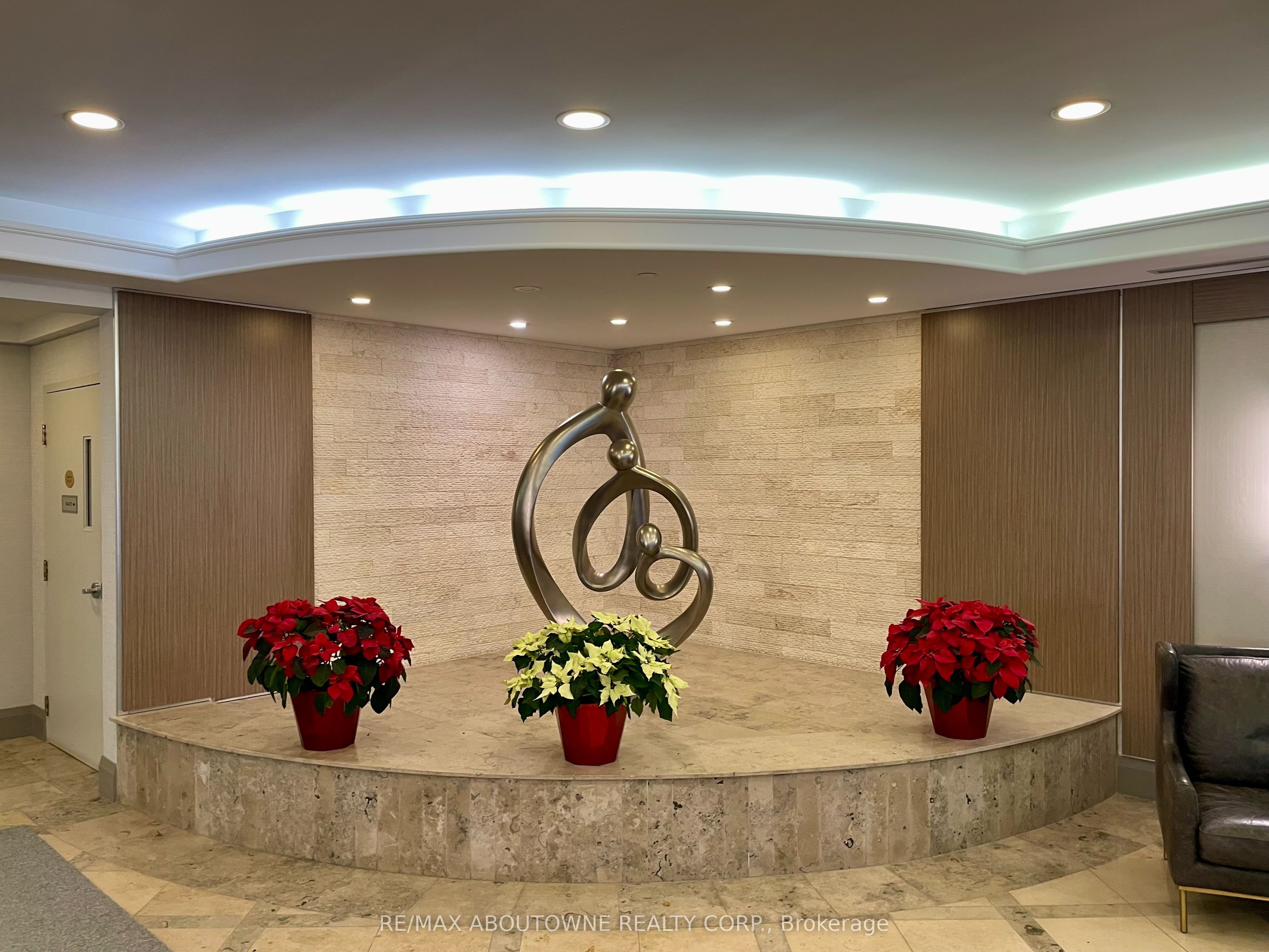 13 – 125 Omni Drive, Toronto E09 ‣ E12827292 13 – 125 Omni Drive, Toronto E09 ‣ E12827292