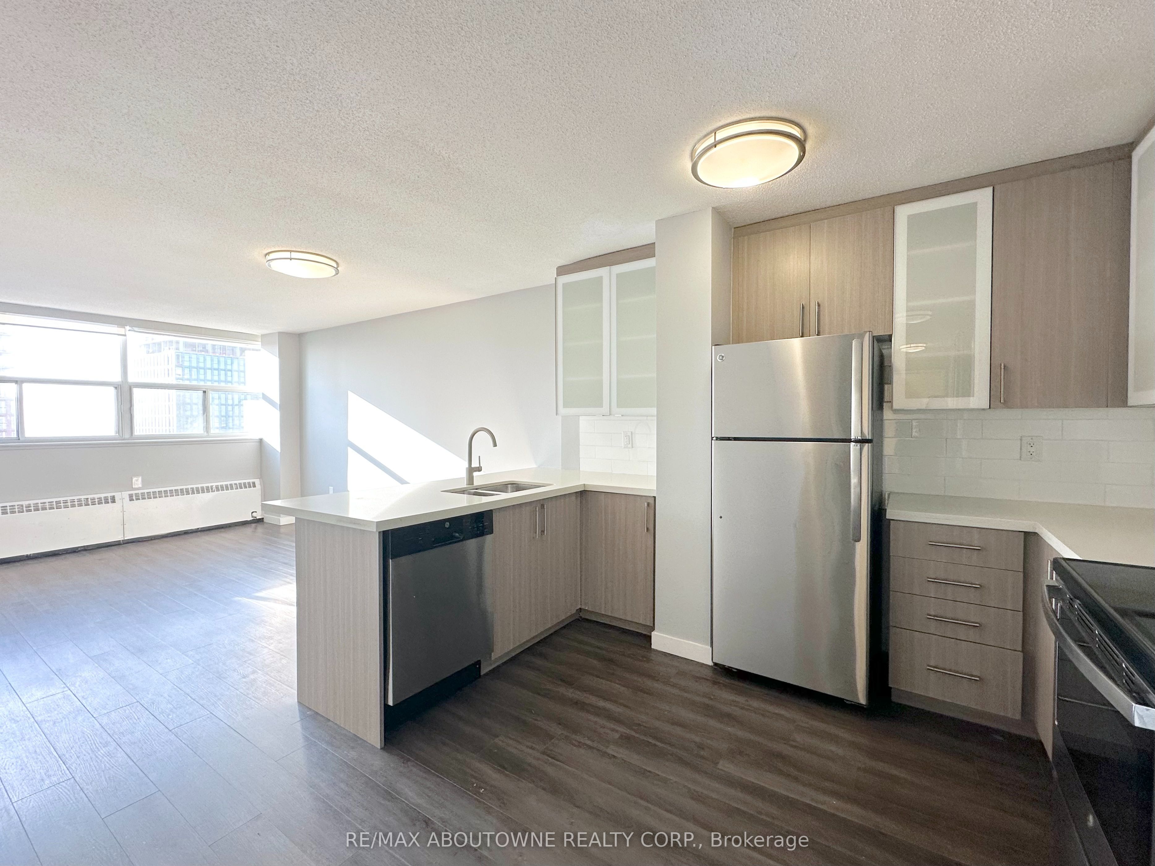 09 – 2575 Danforth Avenue, Toronto E02