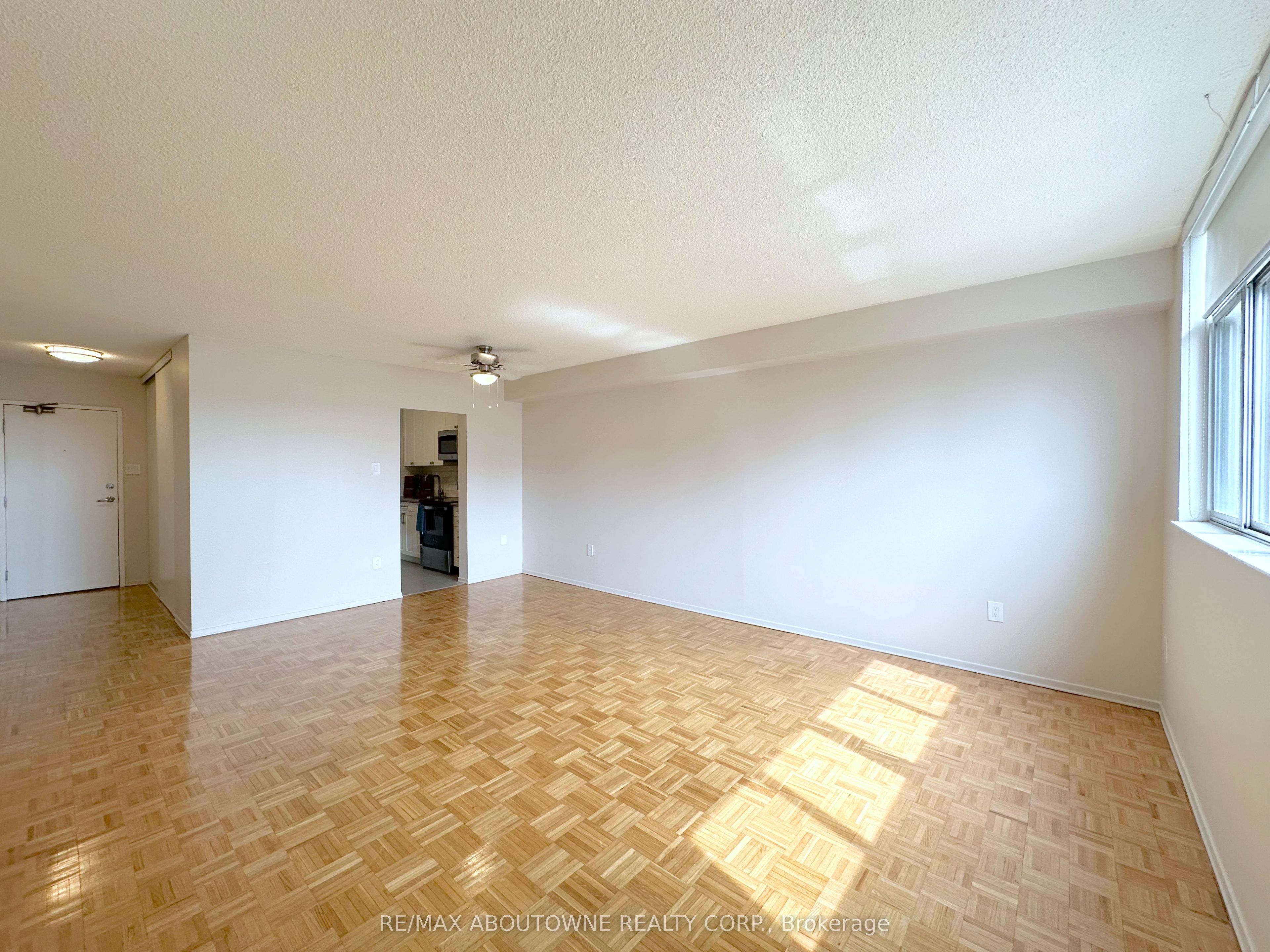 21 – 30 Denton Avenue, Toronto E06 ‣ E13508976 21 – 30 Denton Avenue, Toronto E06 ‣ E13508976