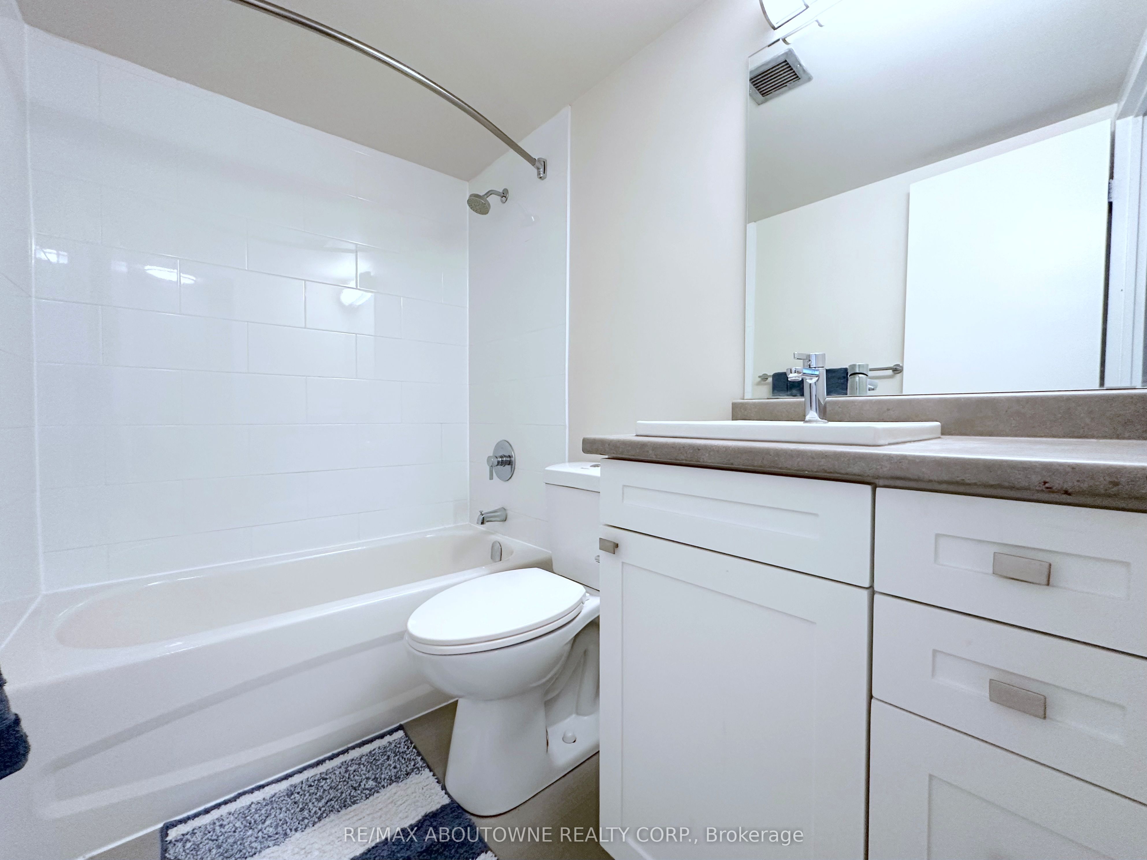 21 – 30 Denton Avenue, Toronto E06 ‣ E13508976 21 – 30 Denton Avenue, Toronto E06 ‣ E13508976