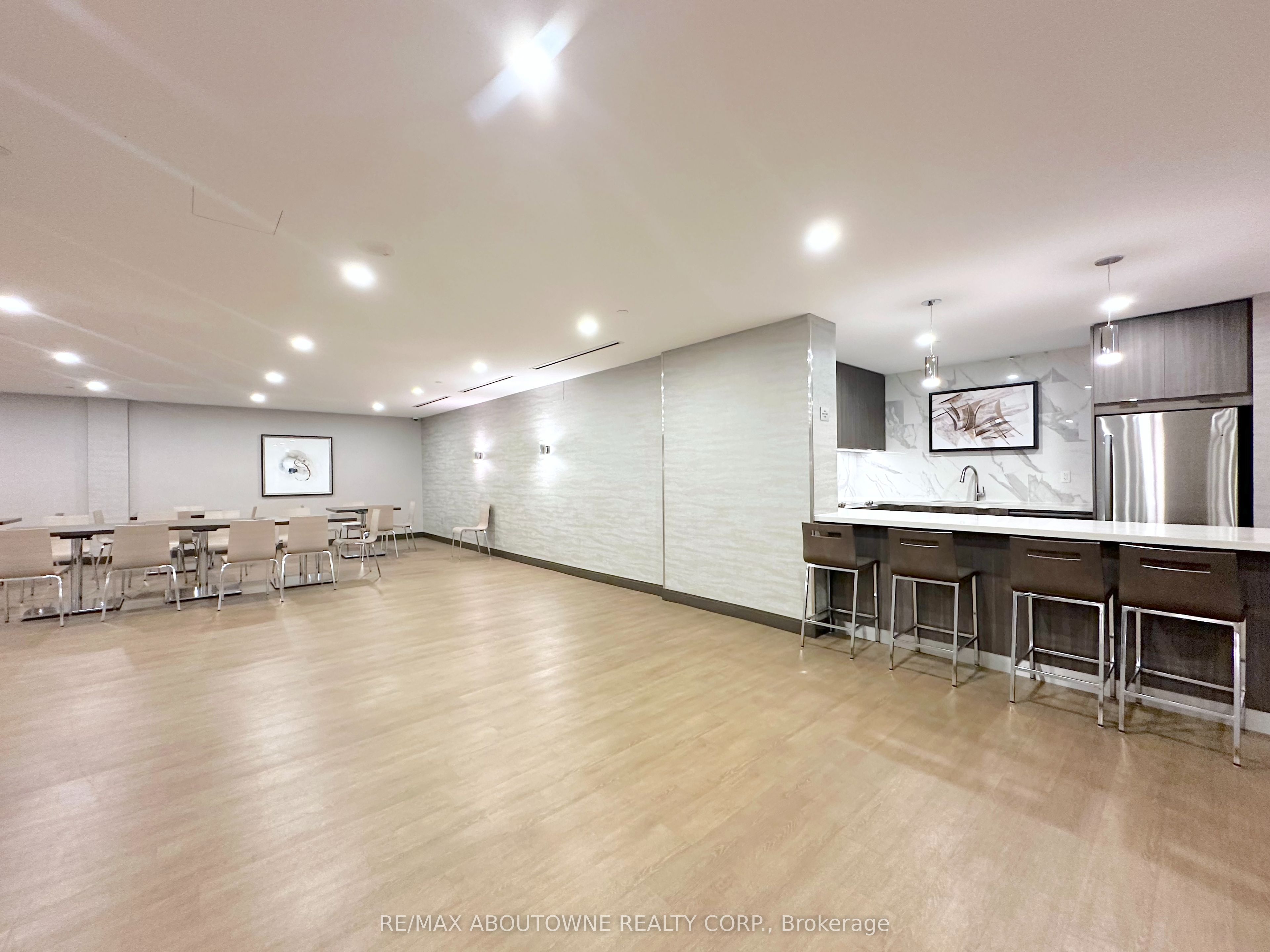 21 – 30 Denton Avenue, Toronto E06 ‣ E13508976 21 – 30 Denton Avenue, Toronto E06 ‣ E13508976