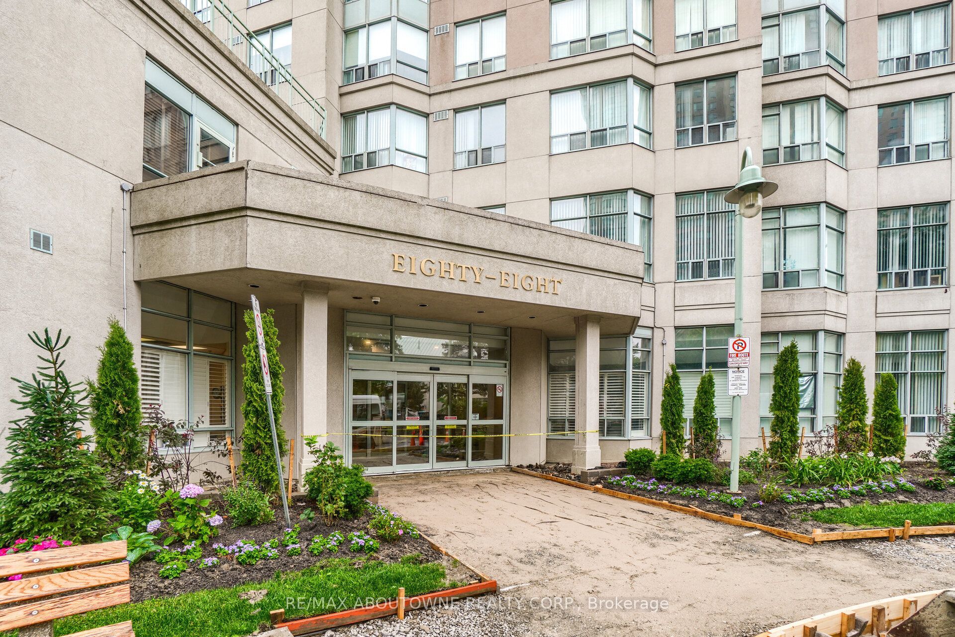 Call LBO – 88 Corporate Drive, Toronto E09