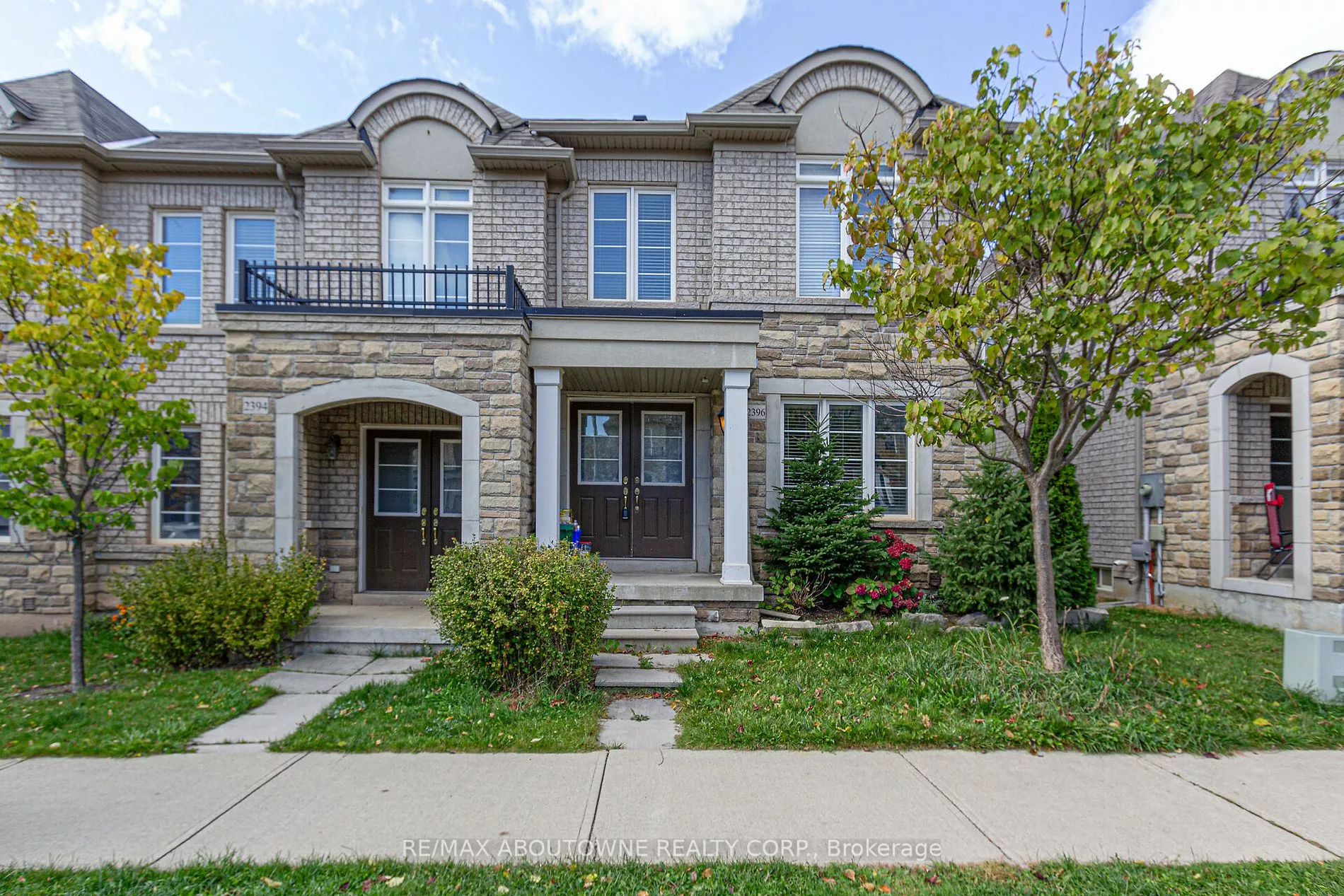 2396 Baronwood Dr, Oakville ‣ W10408704