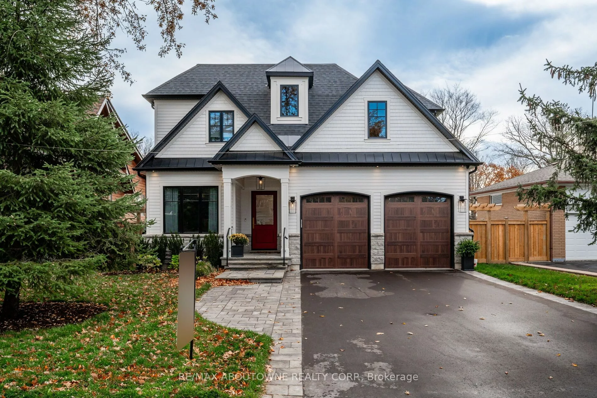 356 River Side Dr, Oakville ‣ W10411358