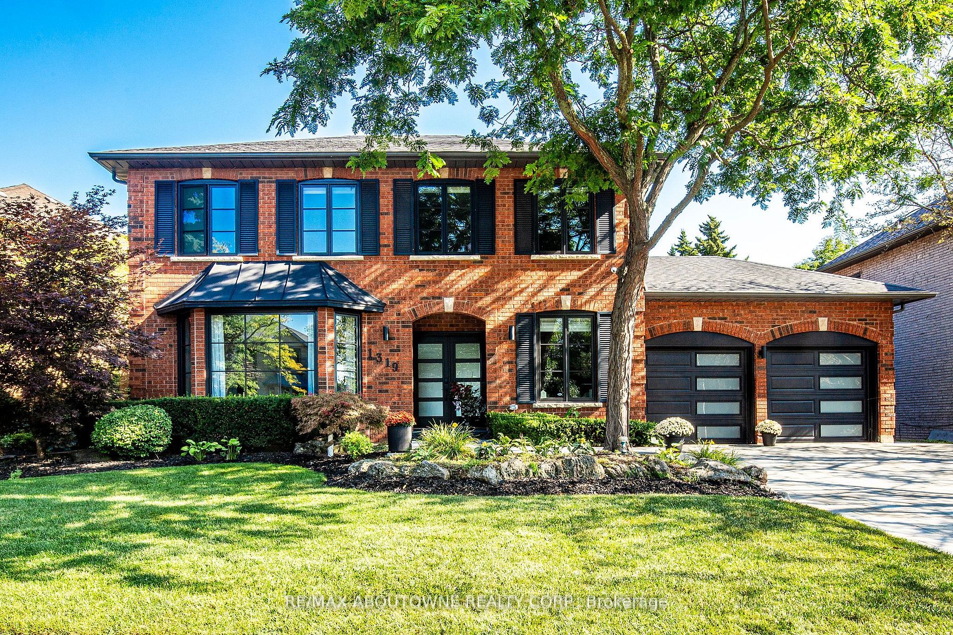 1319 Greeneagle Dr, Oakville ‣ W10422588