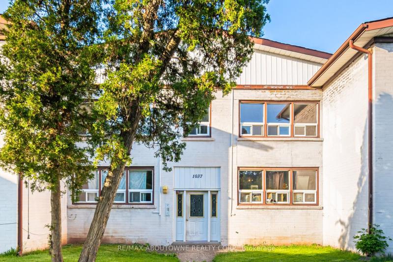 Property W12177678 - Image 1
