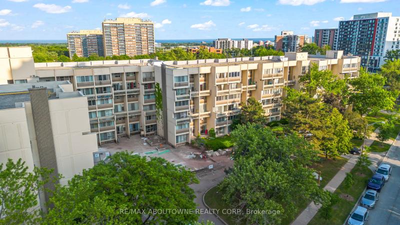 Property W12219493 - Image 1