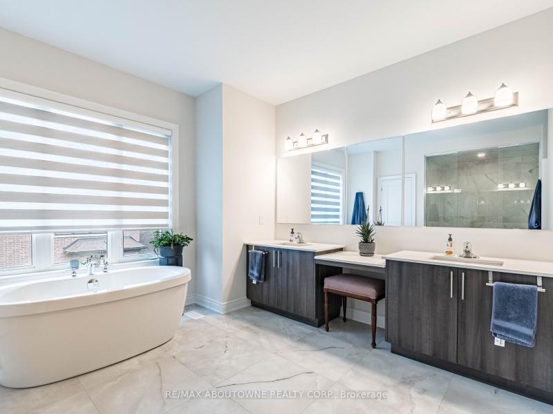 Property W12251738 - Image 1