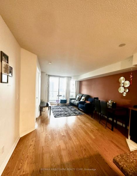 Property W12258097 - Image 1