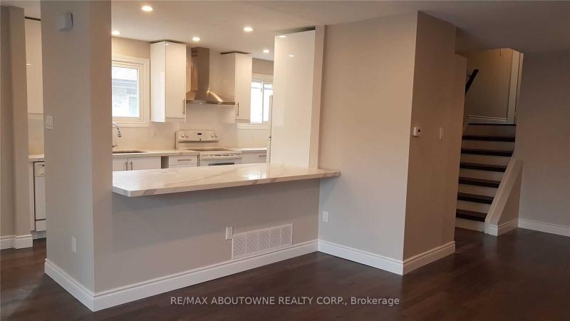 Property W12313615 - Image 1