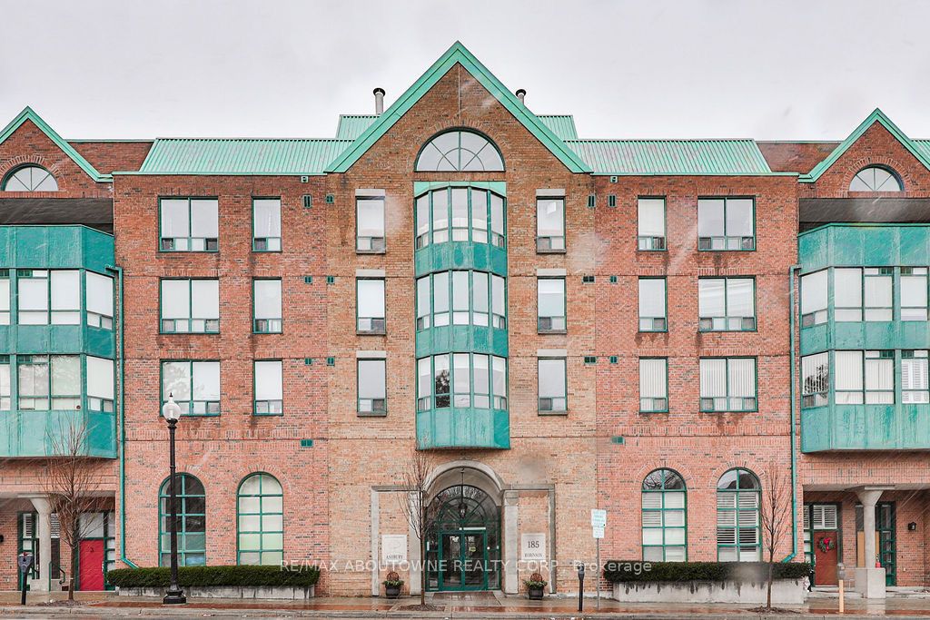 14 – 185 Robinson Street, Oakville ‣ W12475563 14 – 185 Robinson Street, Oakville ‣ W12475563