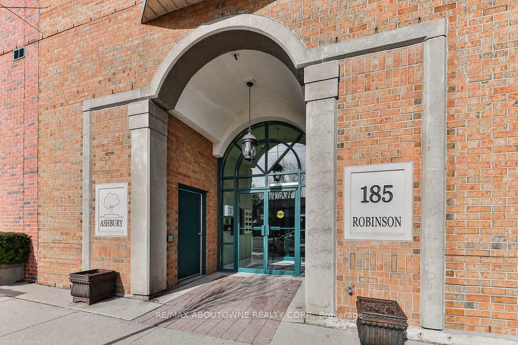 14 – 185 Robinson Street, Oakville ‣ W12475563 14 – 185 Robinson Street, Oakville ‣ W12475563