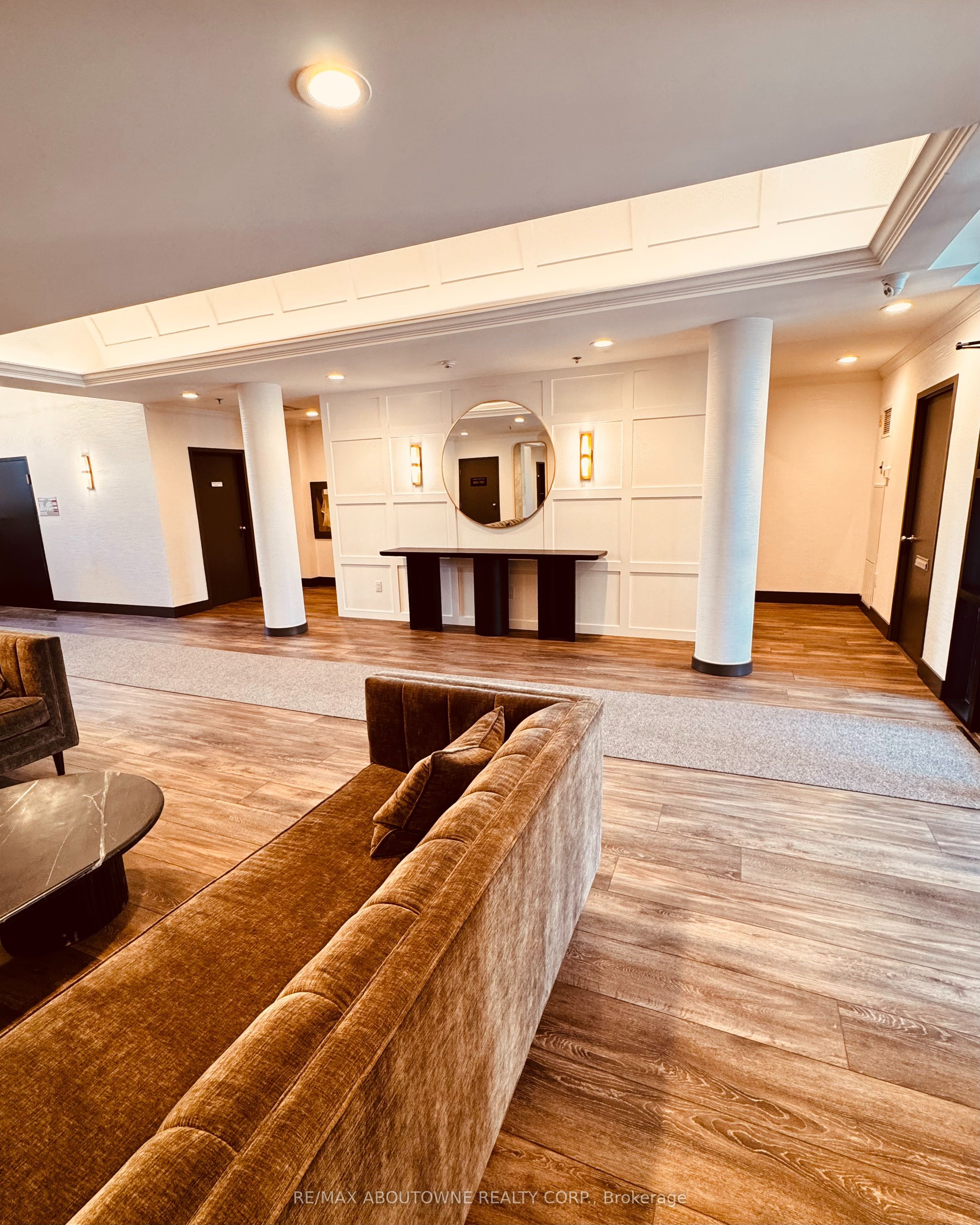 14 – 185 Robinson Street, Oakville ‣ W12475563 14 – 185 Robinson Street, Oakville ‣ W12475563