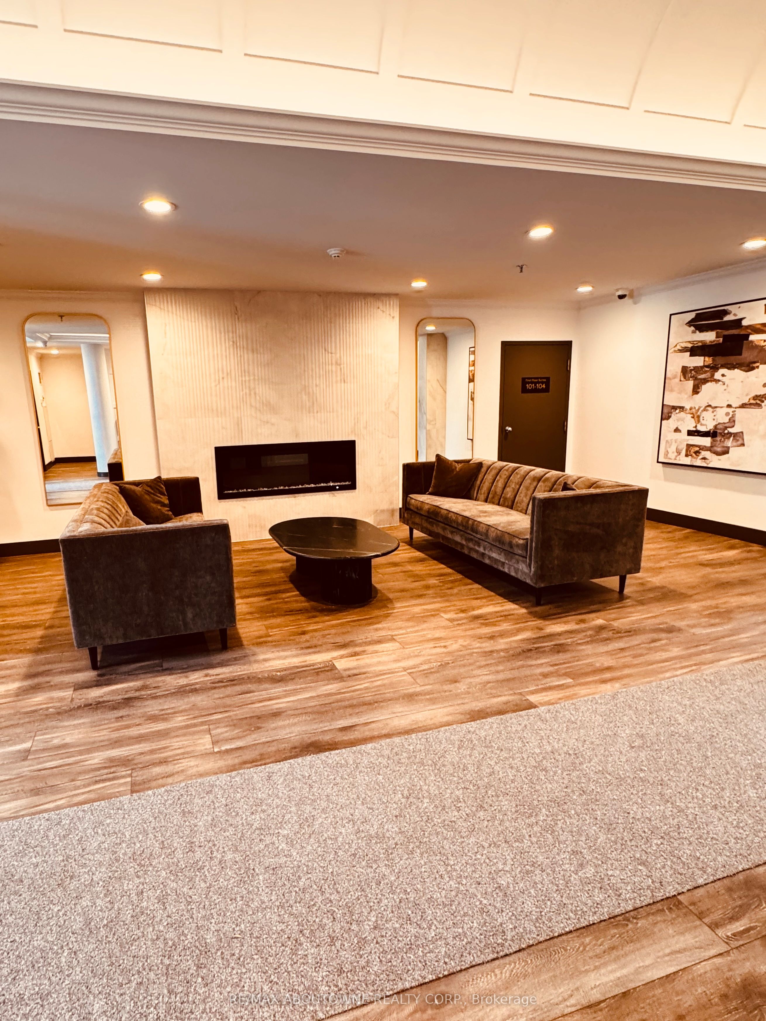 14 – 185 Robinson Street, Oakville ‣ W12475563 14 – 185 Robinson Street, Oakville ‣ W12475563