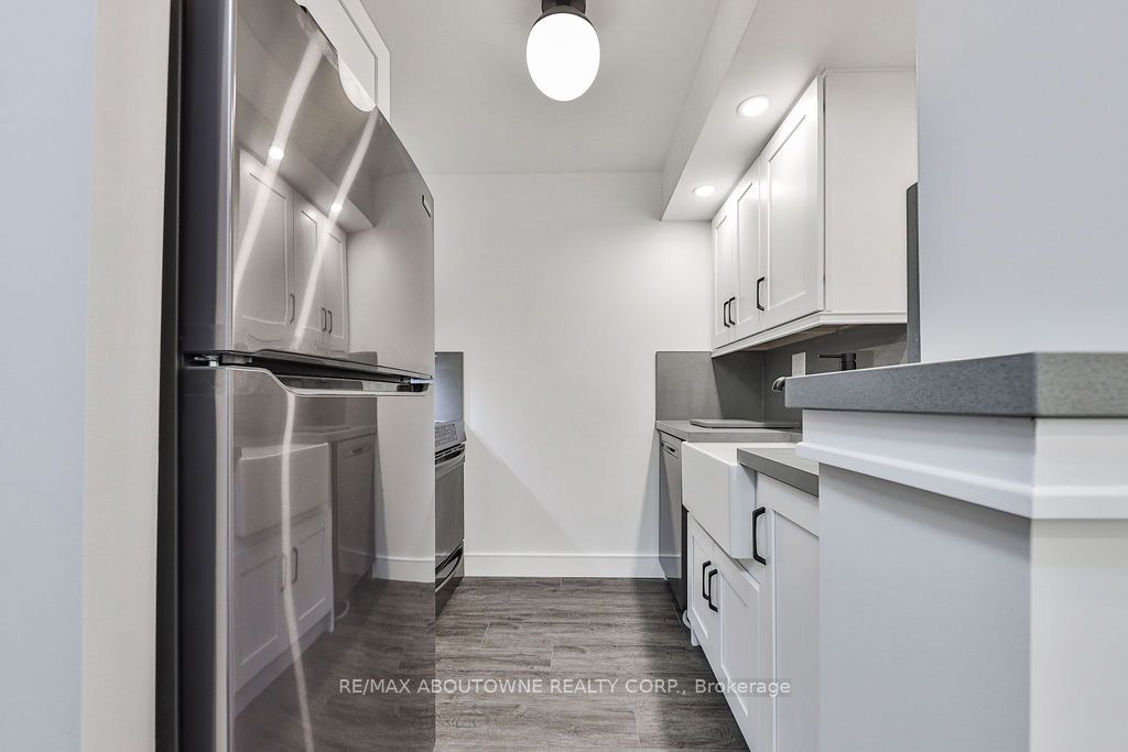 14 – 185 Robinson Street, Oakville ‣ W12475563 14 – 185 Robinson Street, Oakville ‣ W12475563