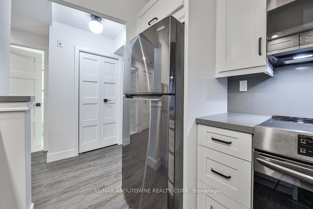 14 – 185 Robinson Street, Oakville ‣ W12475563 14 – 185 Robinson Street, Oakville ‣ W12475563