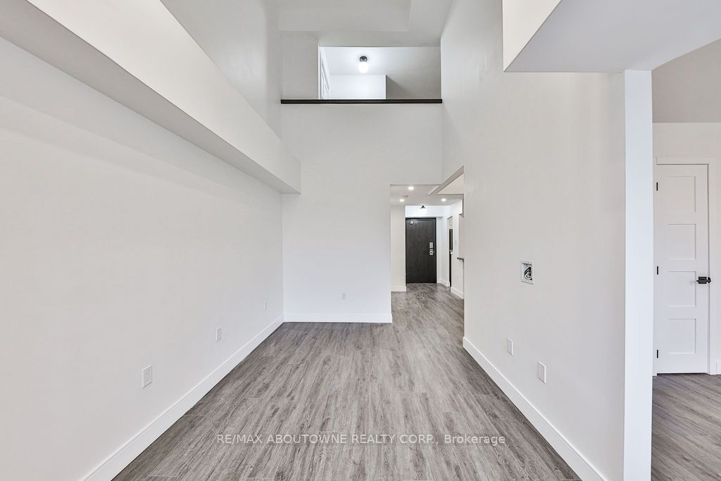 14 – 185 Robinson Street, Oakville ‣ W12475563 14 – 185 Robinson Street, Oakville ‣ W12475563