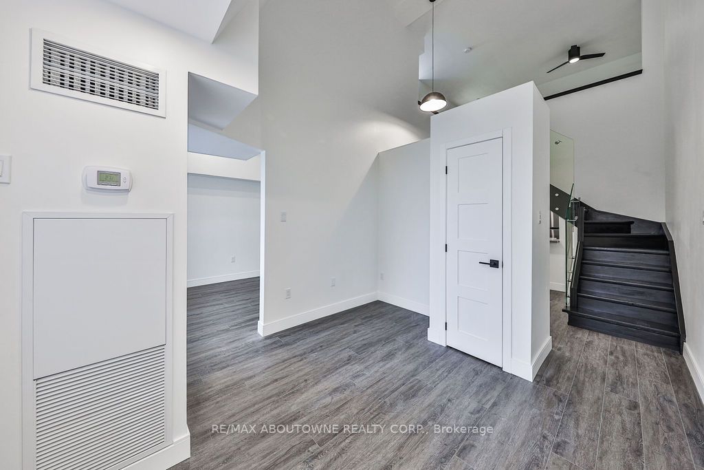 14 – 185 Robinson Street, Oakville ‣ W12475563 14 – 185 Robinson Street, Oakville ‣ W12475563