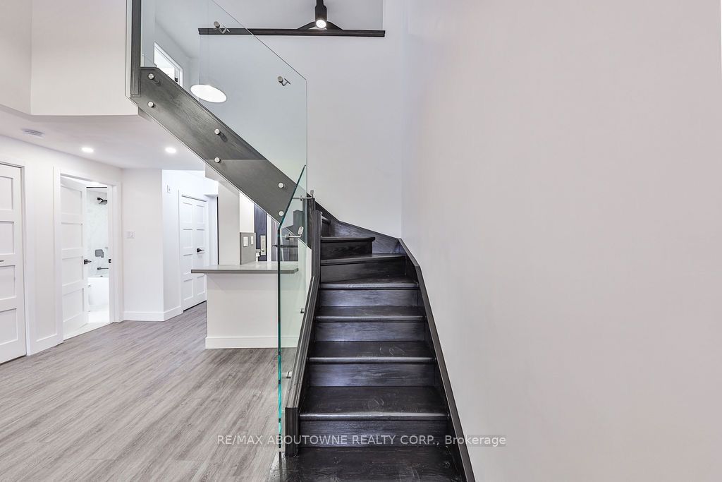 14 – 185 Robinson Street, Oakville ‣ W12475563 14 – 185 Robinson Street, Oakville ‣ W12475563