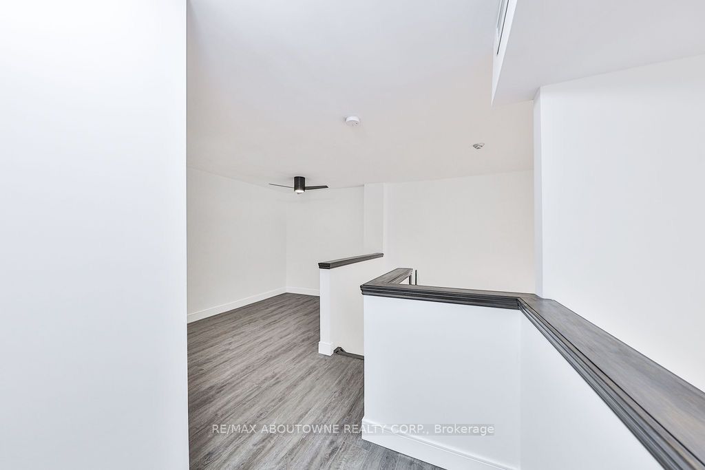 14 – 185 Robinson Street, Oakville ‣ W12475563 14 – 185 Robinson Street, Oakville ‣ W12475563