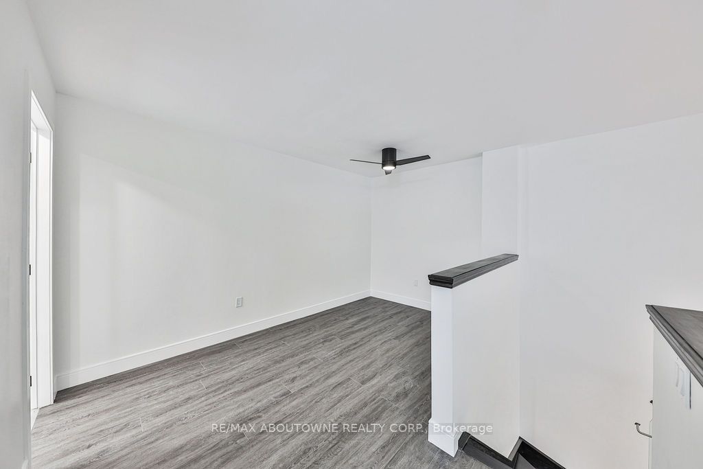 14 – 185 Robinson Street, Oakville ‣ W12475563 14 – 185 Robinson Street, Oakville ‣ W12475563
