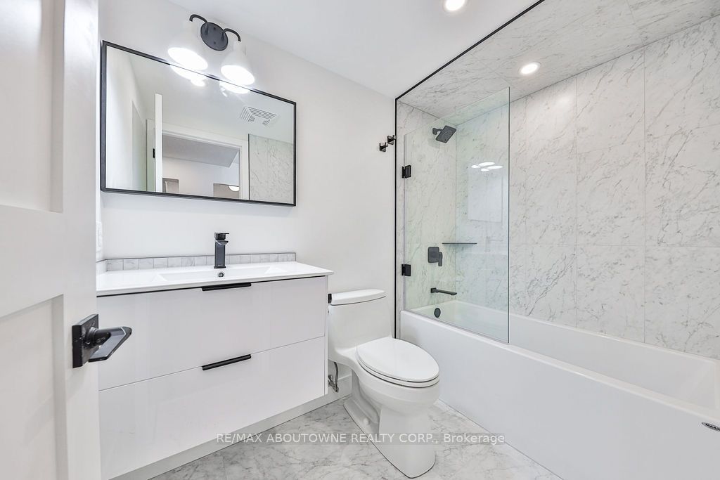 14 – 185 Robinson Street, Oakville ‣ W12475563 14 – 185 Robinson Street, Oakville ‣ W12475563