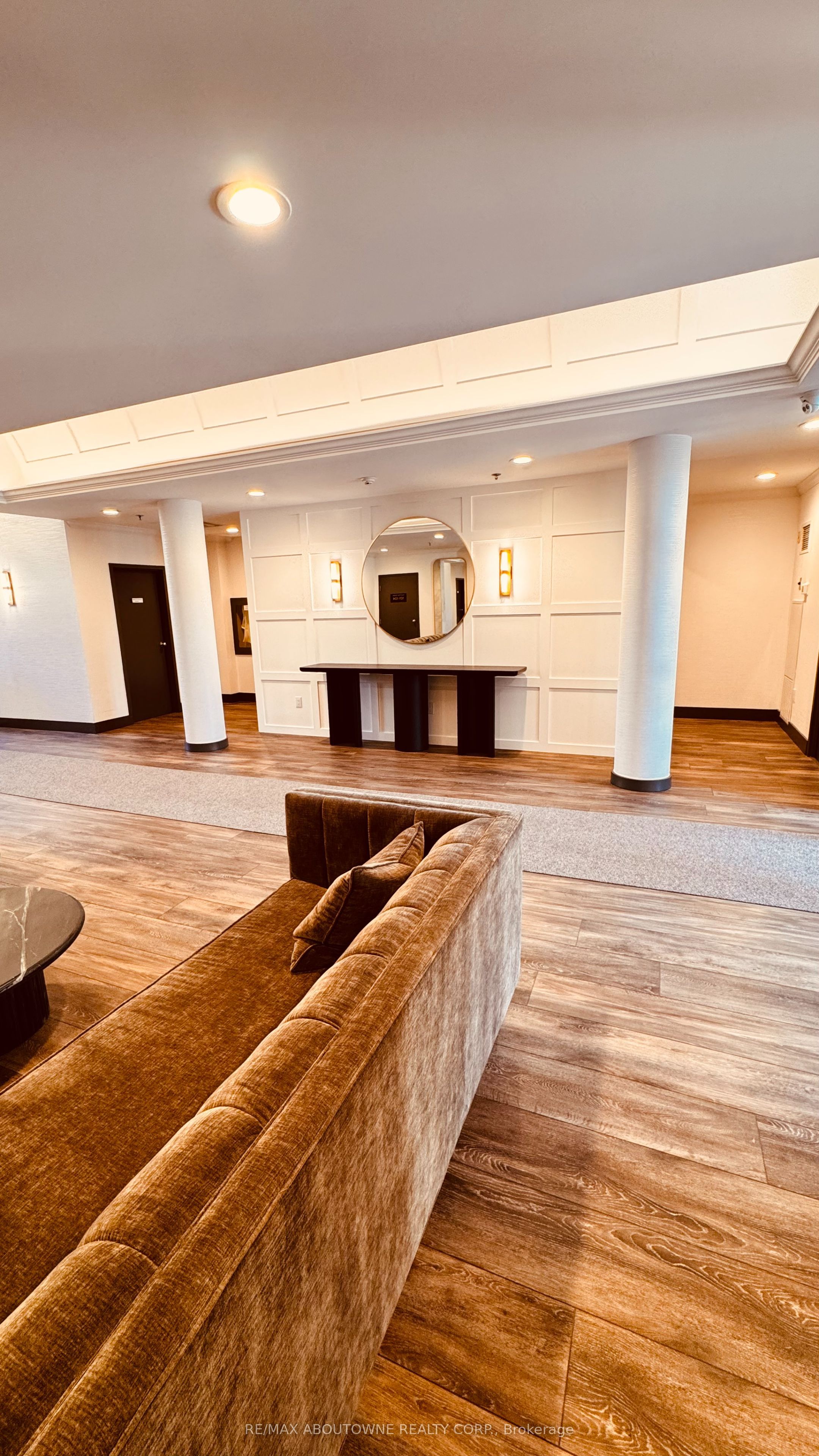 14 – 185 Robinson Street, Oakville ‣ W12475563 14 – 185 Robinson Street, Oakville ‣ W12475563