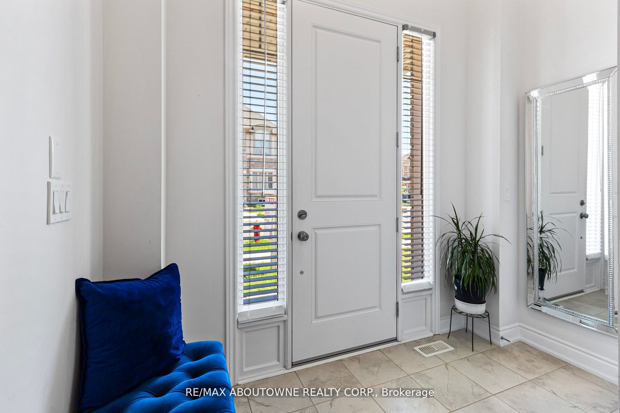 3470 Clayton Trail, Oakville ‣ W12476396 3470 Clayton Trail, Oakville ‣ W12476396