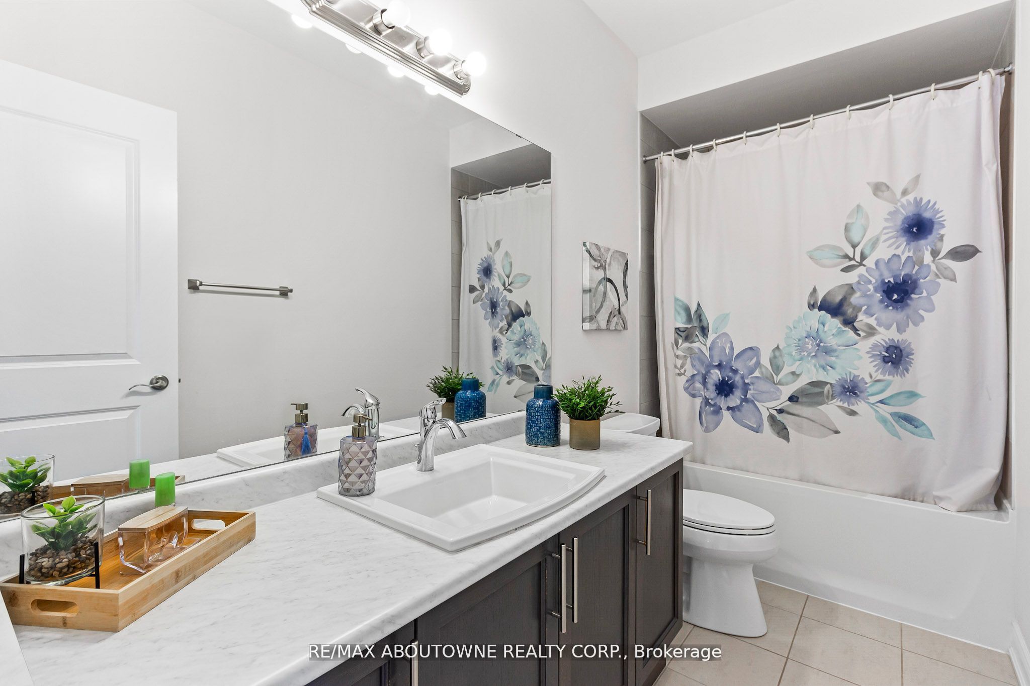 3470 Clayton Trail, Oakville ‣ W12476396 3470 Clayton Trail, Oakville ‣ W12476396