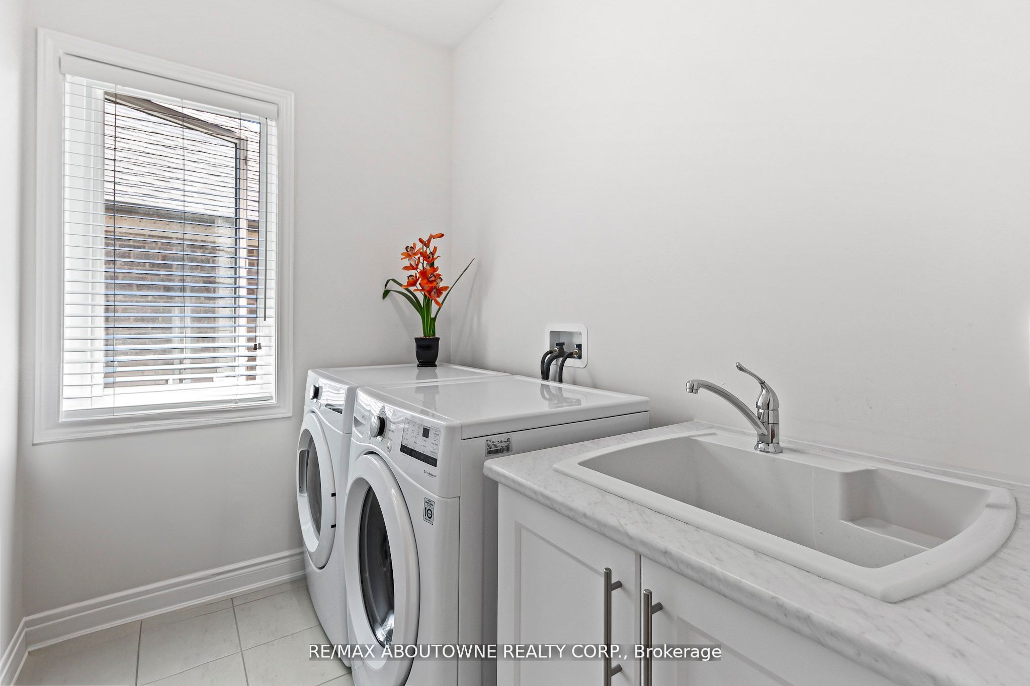 3470 Clayton Trail, Oakville ‣ W12476396 3470 Clayton Trail, Oakville ‣ W12476396