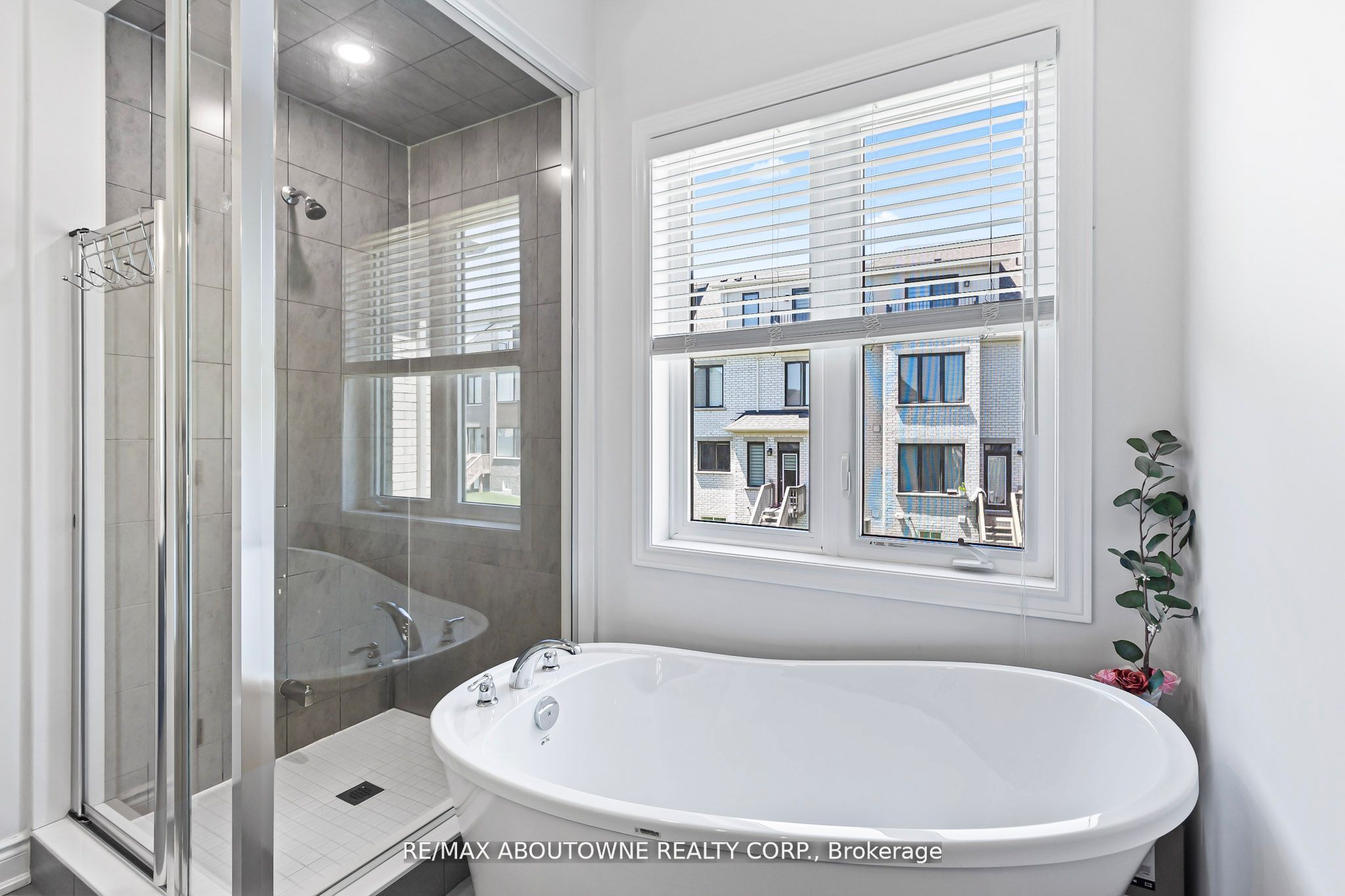 3470 Clayton Trail, Oakville ‣ W12476396 3470 Clayton Trail, Oakville ‣ W12476396