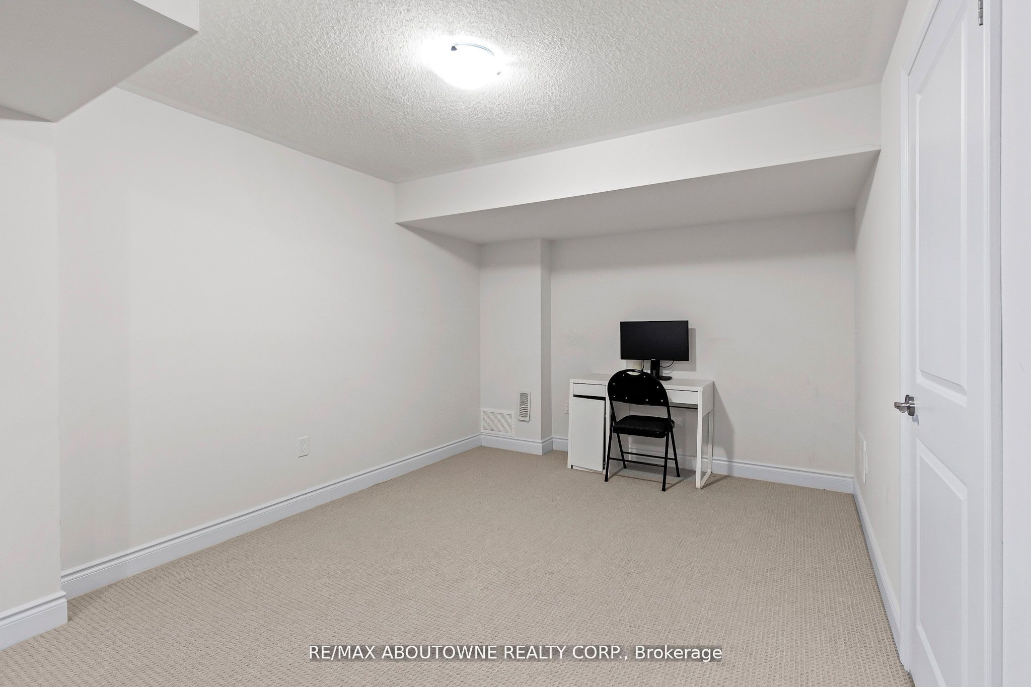 3470 Clayton Trail, Oakville ‣ W12476396 3470 Clayton Trail, Oakville ‣ W12476396
