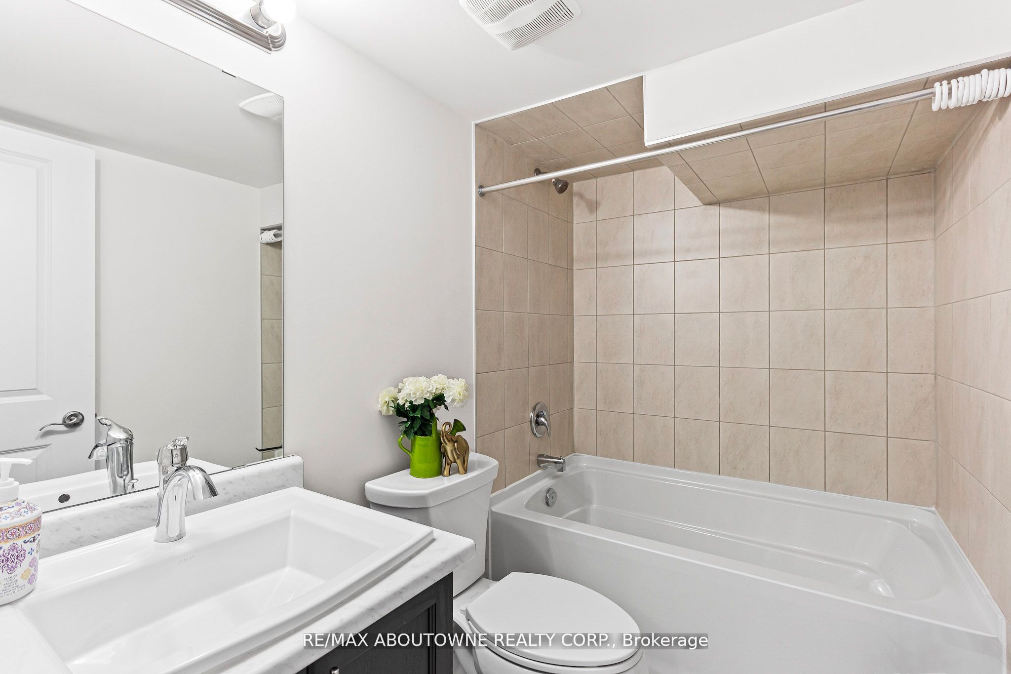 3470 Clayton Trail, Oakville ‣ W12476396 3470 Clayton Trail, Oakville ‣ W12476396