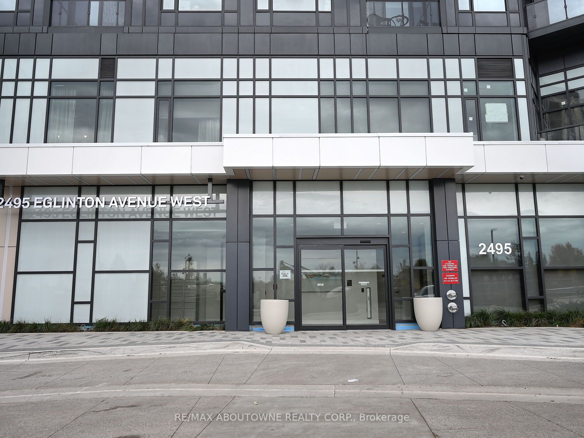 04 – 1495 Eglinton Avenue, Mississauga ‣ W12477030 04 – 1495 Eglinton Avenue, Mississauga ‣ W12477030