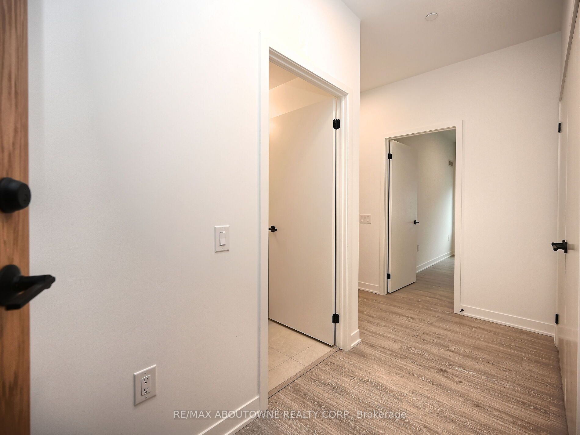 04 – 1495 Eglinton Avenue, Mississauga ‣ W12477030 04 – 1495 Eglinton Avenue, Mississauga ‣ W12477030