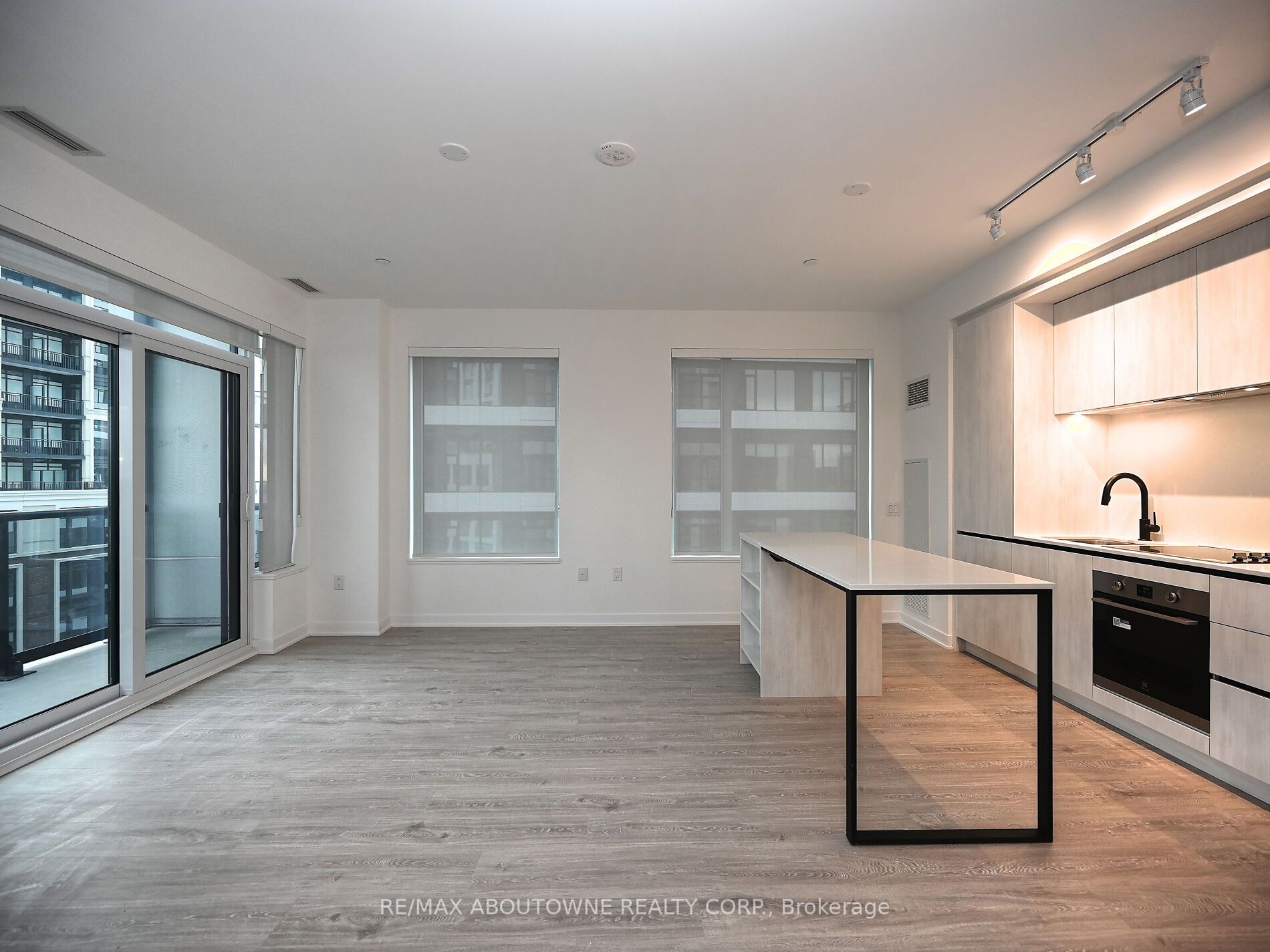 04 – 1495 Eglinton Avenue, Mississauga ‣ W12477030 04 – 1495 Eglinton Avenue, Mississauga ‣ W12477030