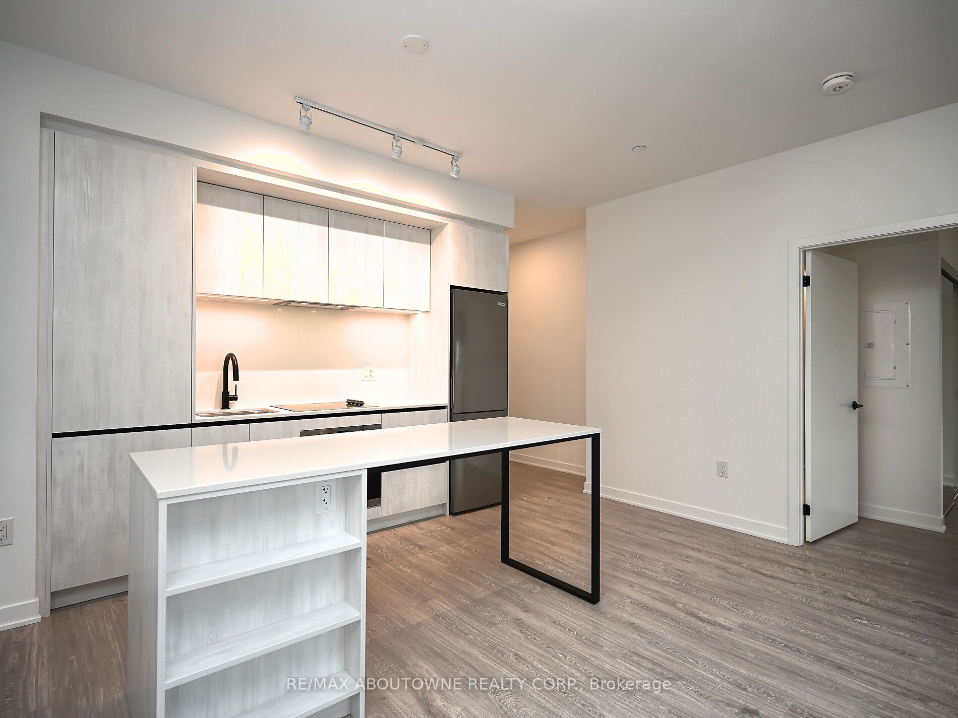 04 – 1495 Eglinton Avenue, Mississauga ‣ W12477030 04 – 1495 Eglinton Avenue, Mississauga ‣ W12477030