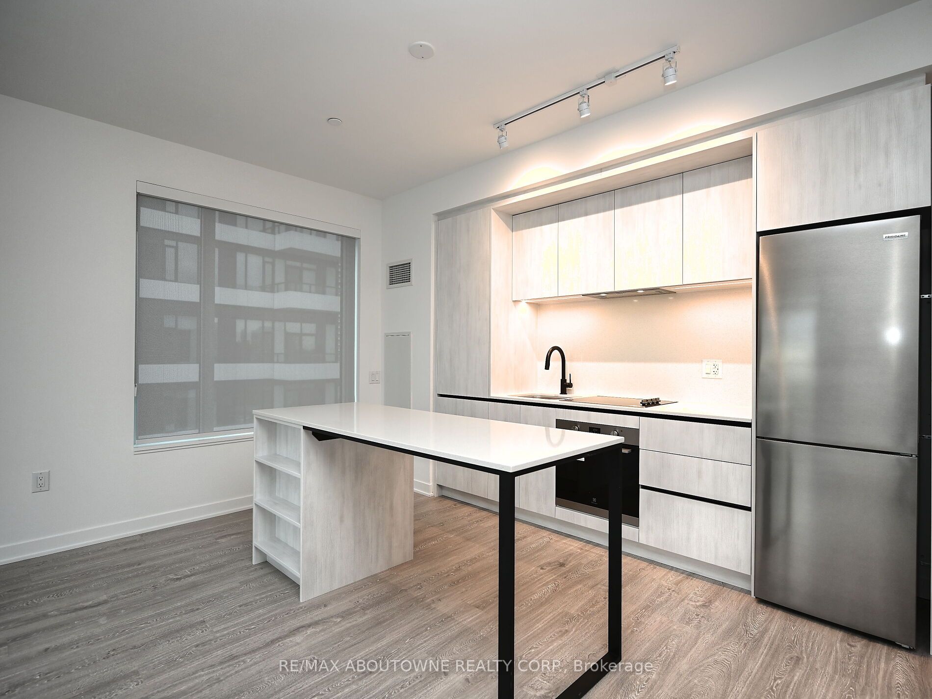 04 – 1495 Eglinton Avenue, Mississauga ‣ W12477030 04 – 1495 Eglinton Avenue, Mississauga ‣ W12477030
