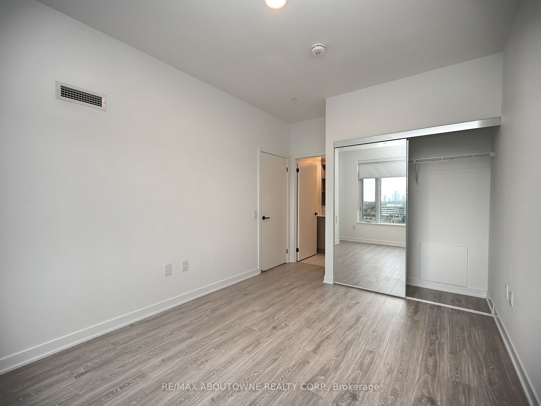 04 – 1495 Eglinton Avenue, Mississauga ‣ W12477030 04 – 1495 Eglinton Avenue, Mississauga ‣ W12477030