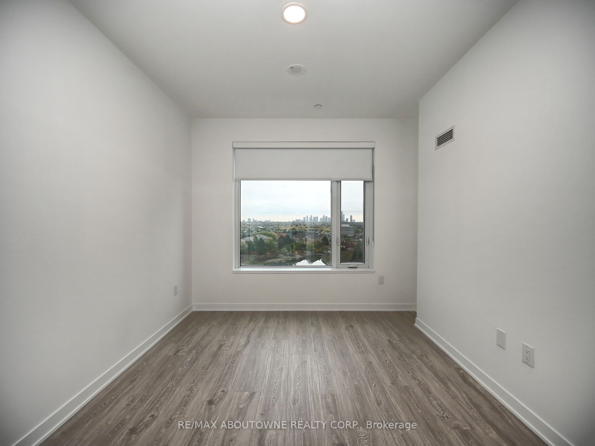 04 – 1495 Eglinton Avenue, Mississauga ‣ W12477030 04 – 1495 Eglinton Avenue, Mississauga ‣ W12477030