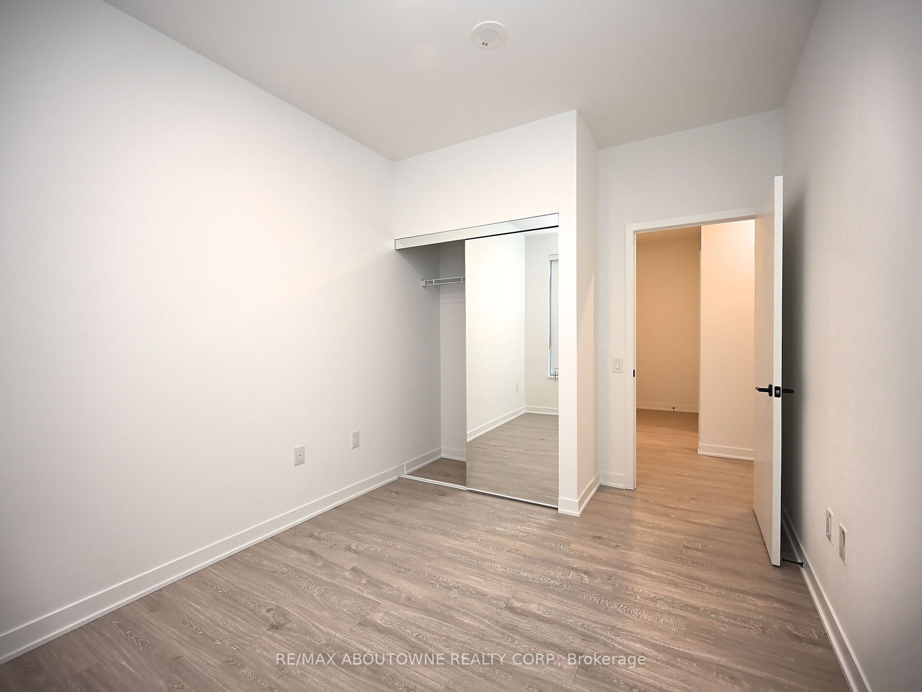 04 – 1495 Eglinton Avenue, Mississauga ‣ W12477030 04 – 1495 Eglinton Avenue, Mississauga ‣ W12477030