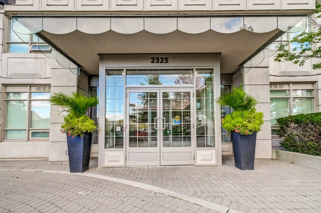 5 – 2325 Central Park Drive, Oakville ‣ W12477053 5 – 2325 Central Park Drive, Oakville ‣ W12477053