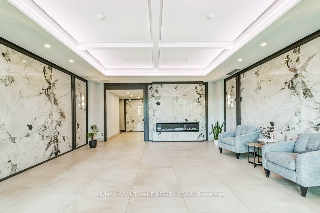 5 – 2325 Central Park Drive, Oakville ‣ W12477053 5 – 2325 Central Park Drive, Oakville ‣ W12477053
