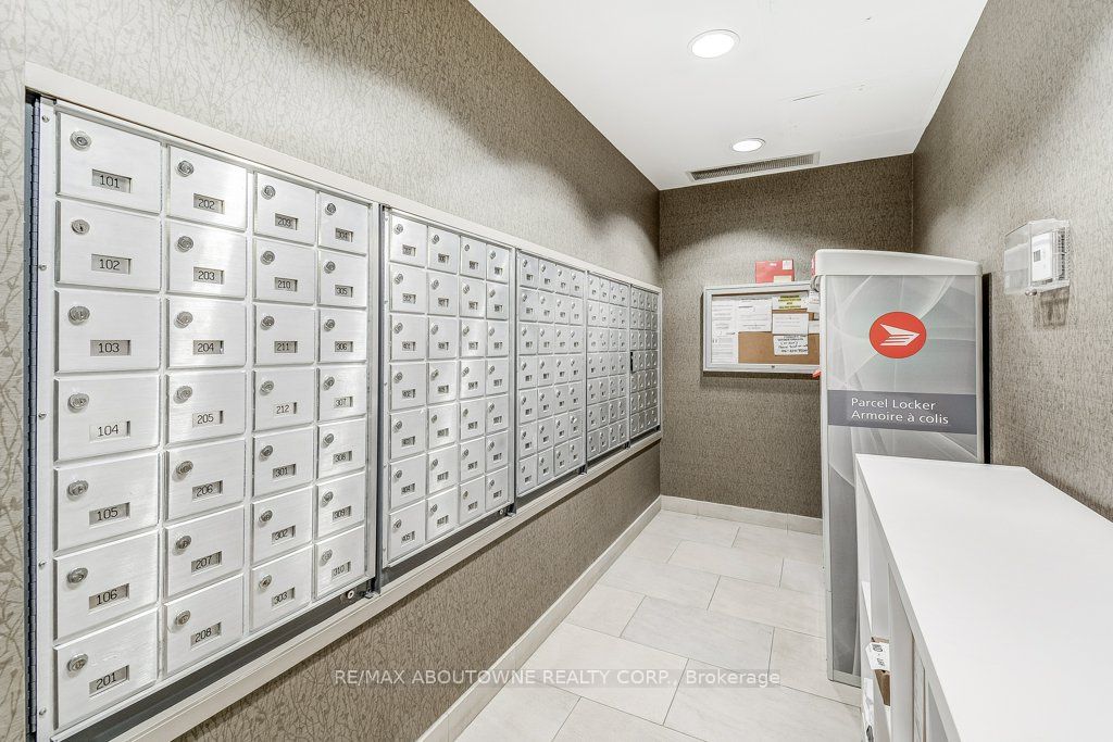5 – 2325 Central Park Drive, Oakville ‣ W12477053 5 – 2325 Central Park Drive, Oakville ‣ W12477053