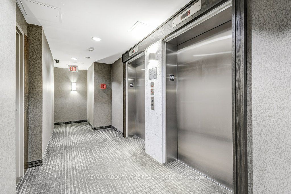 5 – 2325 Central Park Drive, Oakville ‣ W12477053 5 – 2325 Central Park Drive, Oakville ‣ W12477053