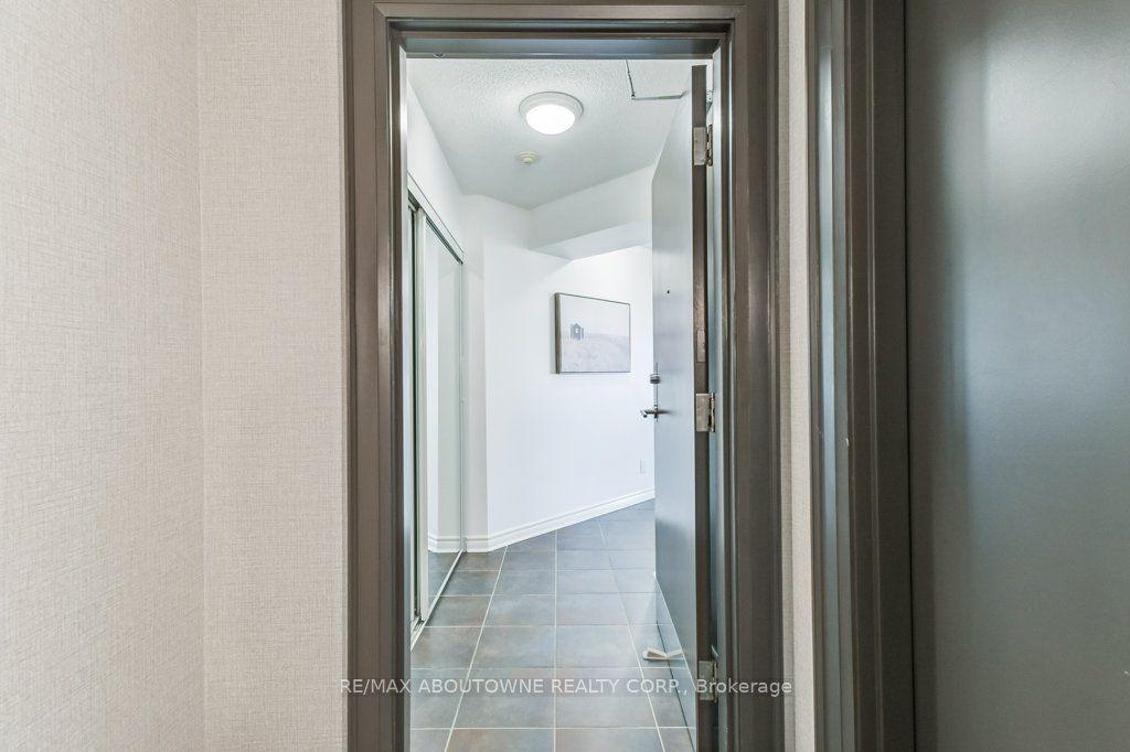 5 – 2325 Central Park Drive, Oakville ‣ W12477053 5 – 2325 Central Park Drive, Oakville ‣ W12477053