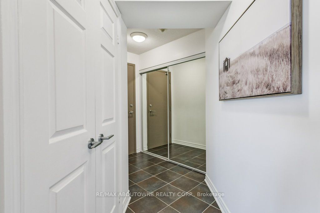 5 – 2325 Central Park Drive, Oakville ‣ W12477053 5 – 2325 Central Park Drive, Oakville ‣ W12477053